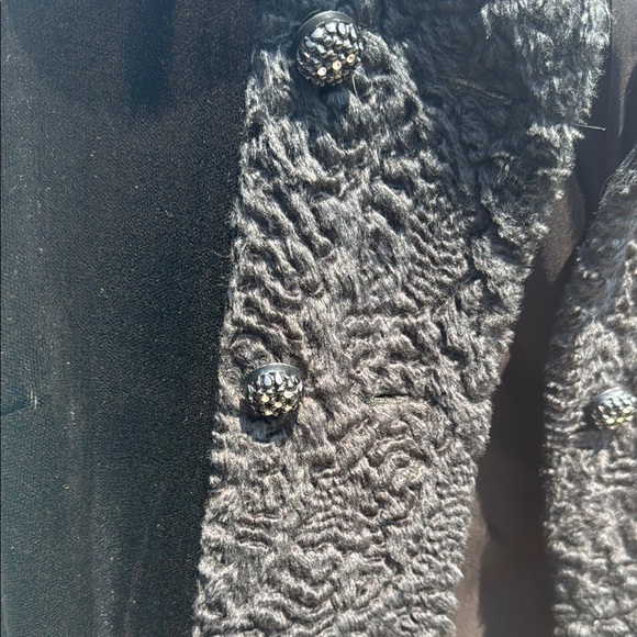 Elegant Black ladies size 6 to 8 curly lamb vintage coat. - Picture 2 of 15